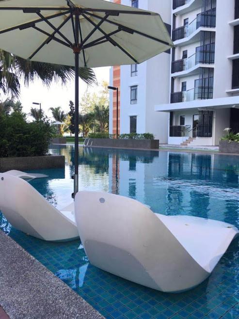 Timurbay By Dfamilia, Ground Floor Suite With Easy Access To The Pool And Beach Kuantan Zewnętrze zdjęcie